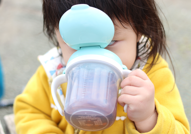 子どもが水をたくさん飲む。飲みすぎ？大丈夫？？こどもと女性の歯科クリニック院長、岡井先生に伺いました！