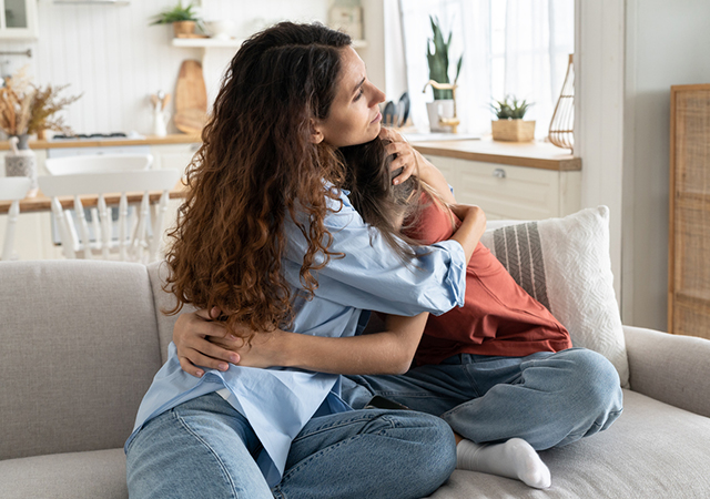 子どもが万引きを強要されてしまったらどうする？環境を整えることと日頃のコミュニケーションが大切です